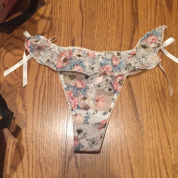 VS Floral Embroidered Demi & Thong Set 34/XL - Picture 2 of 6